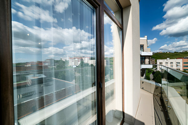 Transforming Spaces with Aluminum and Glass: Modern Solutions for Every Need