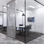 1679869583_en-idei-club-p-office-glass-partition-design-dizain-2 (1)